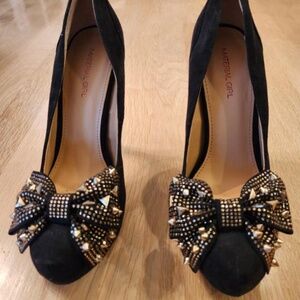 Material Girl gold studded bow black heels 8.5